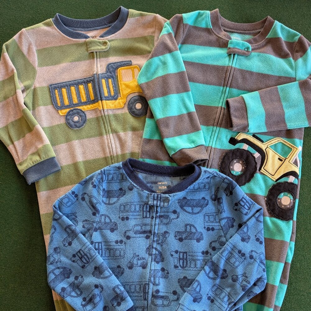 Bundle of Carter's Boy's Full-zip, Fleece, Footed Pajamas 5T 💙